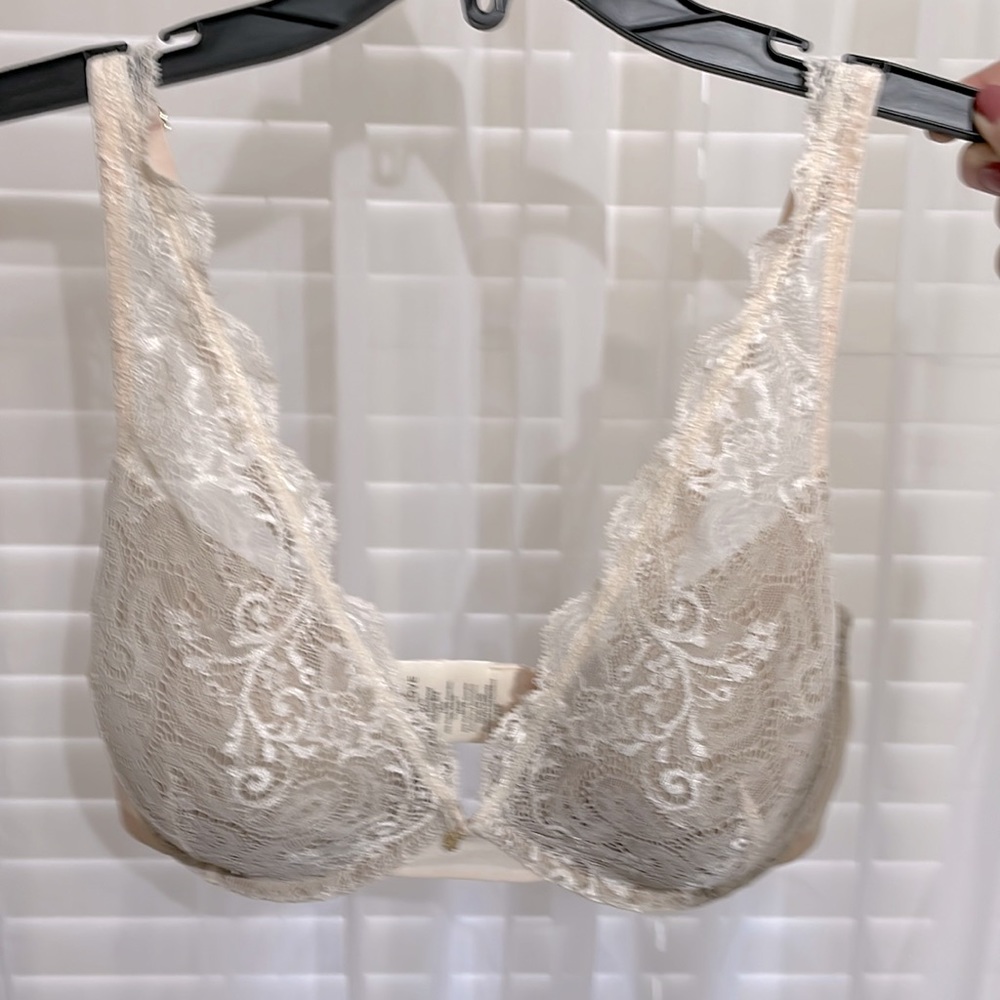 24/7 Lace Contour Plunge Bra 36E
